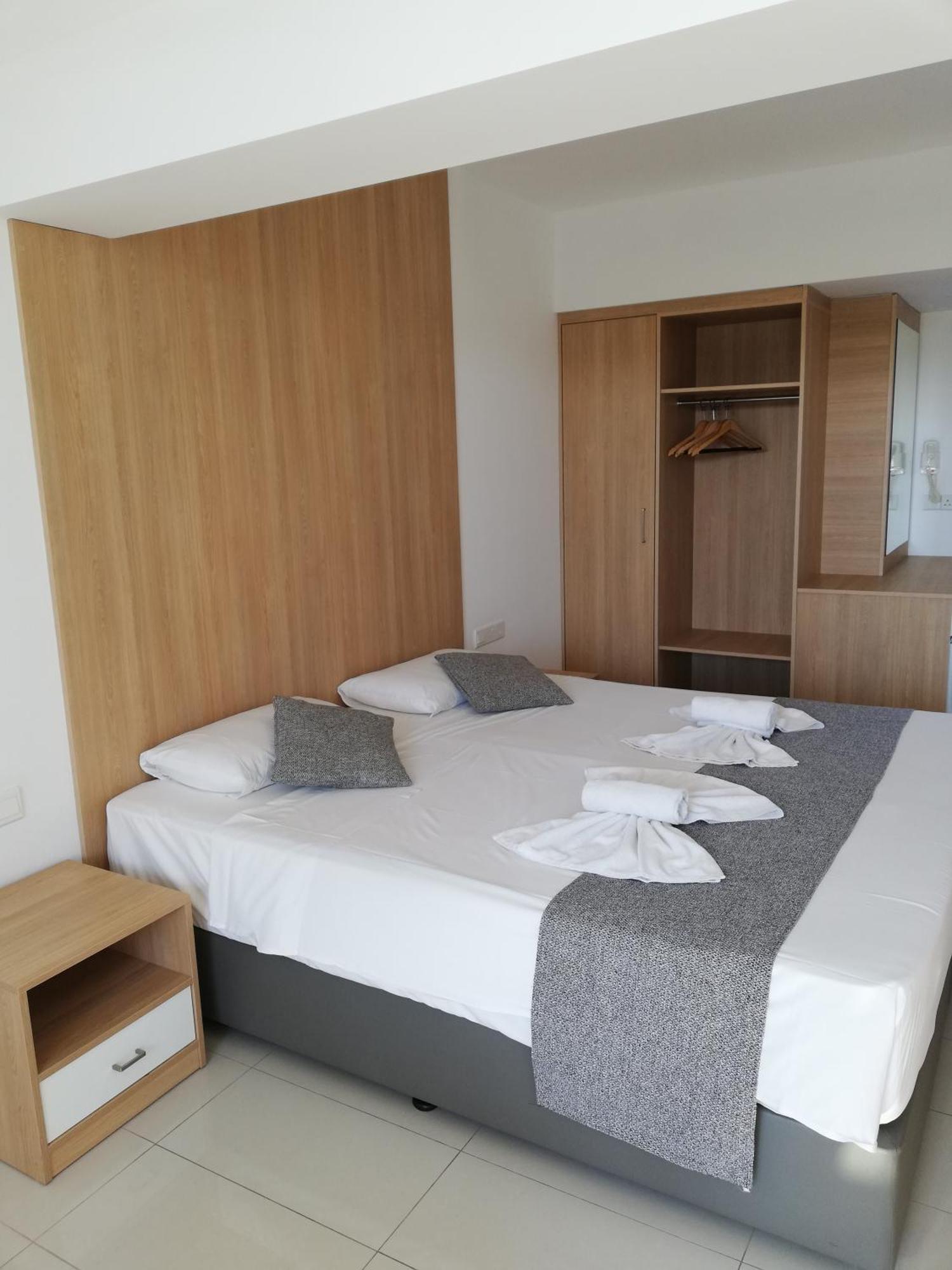 Joy Hotel Apts Ajía Nápa Eksteriør bilde